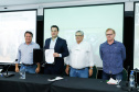 O governador Carlos Massa Ratinho Junior lançou nesta segunda-feira (27) o programa Descomplica Rural para agilizar os processos de licenciamento ambiental no campo. O objetivo é induzir o desenvolvimento sustentável com metodologia mais moderna, e permitir a geração de novos negócios e mais empregos.
