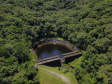 A cidade de Piraquara guarda uma riqueza incalculável para boa parte da população da Região Metropolitana de Curitiba: a sua principal fonte de água ou os chamados Mananciais da Serra. Eles são parte de uma Área de Preservação Ambiental (APA) e compõem o Parque Estadual Pico do Marumbi e o Roteiro Caminho Trentino de Piraquara, que são atrações especiais e pouco conhecidas do verão paranaense. Foto: José Fernando Ogura/AEN