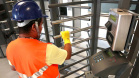 A empresa pública Portos do Paraná intensificou as medidas sanitárias e práticas de controle de tripulação para minimizar os riscos de infecção pelo novo coronavírus. Seguindo regulamentações sanitárias internacionais, a autoridade portuária segue um protocolo diferenciado para embarcações e tripulantes vindos das áreas epidêmicas.