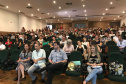 Desde o início da semana, equipe técnica da Secretaria da Saúde do Paraná percorre as regiões do estado que apresentam maiores índices de infestação de dengue para capacitação sobre o manejo clínico da doença.
Foto: SESA
