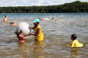 As atividades do Verão Maior, do Governo do Estado, também estão presentes na Costa Noroeste. Os balneários do Rio Paraná, que recebem milhares de turistas, principalmente em fim de semana, contam com reforço na área de segurança, orientações e testes rápidos feitos pelas equipes da Saúde, campeonatos e atividades de esporte e lazer.Foto: Ari Dias/AEN