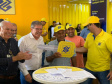 Produtores agrícolas paranaenses que desejam construir suas casas têm um novo incentivo do poder público. O Governo do Paraná e o Banco do Brasil firmaram uma parceria que oferece financiamentos de R$ 50 mil para a execução das obras dentro do Programa Nacional de Fortalecimento da Agricultura Familiar (Pronaf). O primeiro contrato que marcou o início dos trabalhos foi assinado durante o 32.º Show Rural, que vai até esta sexta-feira (7), em Cascavel.