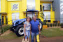 O governador Carlos Massa Ratinho Junior entregou nesta quinta-feira (06), durante o Show Rural, em Cascavel, as chaves de mais um trator do programa Trator Solidário. Os beneficiados foram o criador de vacas de leite Roque Selzler e sua mulher, Leonete, moradores de Pato Bragado. - Cascavel, 06/02/2020 -  Foto: Gilson Abreu/AEN