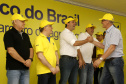 O governador Carlos Massa Ratinho Junior entregou nesta quinta-feira (06), durante o Show Rural, em Cascavel, as chaves de mais um trator do programa Trator Solidário. Os beneficiados foram o criador de vacas de leite Roque Selzler e sua mulher, Leonete, moradores de Pato Bragado. - Cascavel, 06/02/2020 -  Foto: Gilson Abreu/AEN
