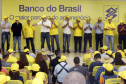O governador Carlos Massa Ratinho Junior entregou nesta quinta-feira (06), durante o Show Rural, em Cascavel, as chaves de mais um trator do programa Trator Solidário. Os beneficiados foram o criador de vacas de leite Roque Selzler e sua mulher, Leonete, moradores de Pato Bragado. - Cascavel, 06/02/2020 -  Foto: Gilson Abreu/AEN