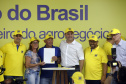 O governador Carlos Massa Ratinho Junior entregou nesta quinta-feira (06), durante o Show Rural, em Cascavel, as chaves de mais um trator do programa Trator Solidário. Os beneficiados foram o criador de vacas de leite Roque Selzler e sua mulher, Leonete, moradores de Pato Bragado. - Cascavel, 06/02/2020 -  Foto: Gilson Abreu/AEN