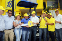 O governador Carlos Massa Ratinho Junior entregou nesta quinta-feira (06), durante o Show Rural, em Cascavel, as chaves de mais um trator do programa Trator Solidário. Os beneficiados foram o criador de vacas de leite Roque Selzler e sua mulher, Leonete, moradores de Pato Bragado. - Cascavel, 06/02/2020 -  Foto: Gilson Abreu/AEN