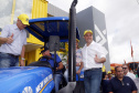 O governador Carlos Massa Ratinho Junior entregou nesta quinta-feira (06), durante o Show Rural, em Cascavel, as chaves de mais um trator do programa Trator Solidário. Os beneficiados foram o criador de vacas de leite Roque Selzler e sua mulher, Leonete, moradores de Pato Bragado. - Cascavel, 06/02/2020 -  Foto: Gilson Abreu/AEN