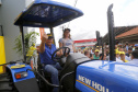 O governador Carlos Massa Ratinho Junior entregou nesta quinta-feira (06), durante o Show Rural, em Cascavel, as chaves de mais um trator do programa Trator Solidário. Os beneficiados foram o criador de vacas de leite Roque Selzler e sua mulher, Leonete, moradores de Pato Bragado. - Cascavel, 06/02/2020 -  Foto: Gilson Abreu/AEN