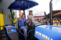 O governador Carlos Massa Ratinho Junior entregou nesta quinta-feira (06), durante o Show Rural, em Cascavel, as chaves de mais um trator do programa Trator Solidário. Os beneficiados foram o criador de vacas de leite Roque Selzler e sua mulher, Leonete, moradores de Pato Bragado. - Cascavel, 06/02/2020 -  Foto: Gilson Abreu/AEN