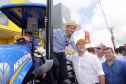 O governador Carlos Massa Ratinho Junior entregou nesta quinta-feira (06), durante o Show Rural, em Cascavel, as chaves de mais um trator do programa Trator Solidário. Os beneficiados foram o criador de vacas de leite Roque Selzler e sua mulher, Leonete, moradores de Pato Bragado. - Cascavel, 06/02/2020 -  Foto: Gilson Abreu/AEN
