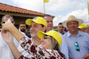 O governador Carlos Massa Ratinho Junior entregou nesta quinta-feira (06), durante o Show Rural, em Cascavel, as chaves de mais um trator do programa Trator Solidário. Os beneficiados foram o criador de vacas de leite Roque Selzler e sua mulher, Leonete, moradores de Pato Bragado. - Cascavel, 06/02/2020 -  Foto: Gilson Abreu/AEN