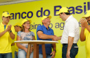O governador Carlos Massa Ratinho Junior entregou nesta quinta-feira (06), durante o Show Rural, em Cascavel, as chaves de mais um trator do programa Trator Solidário. Os beneficiados foram o criador de vacas de leite Roque Selzler e sua mulher, Leonete, moradores de Pato Bragado. - Cascavel, 06/02/2020 - Foto: Rodrigo Félix Leal/AEN