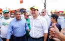 O governador Carlos Massa Ratinho Junior entregou nesta quinta-feira (06), durante o Show Rural, em Cascavel, as chaves de mais um trator do programa Trator Solidário. Os beneficiados foram o criador de vacas de leite Roque Selzler e sua mulher, Leonete, moradores de Pato Bragado. - Cascavel, 06/02/2020 - Foto: Rodrigo Félix Leal/AEN