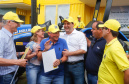 O governador Carlos Massa Ratinho Junior entregou nesta quinta-feira (06), durante o Show Rural, em Cascavel, as chaves de mais um trator do programa Trator Solidário. Os beneficiados foram o criador de vacas de leite Roque Selzler e sua mulher, Leonete, moradores de Pato Bragado. - Cascavel, 06/02/2020 - Foto: Rodrigo Félix Leal/AEN