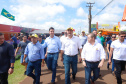 O governador Carlos Massa Ratinho Junior entregou nesta quinta-feira (06), durante o Show Rural, em Cascavel, as chaves de mais um trator do programa Trator Solidário. Os beneficiados foram o criador de vacas de leite Roque Selzler e sua mulher, Leonete, moradores de Pato Bragado. - Cascavel, 06/02/2020 - Foto: Rodrigo Félix Leal/AEN