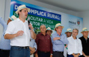 O governador Carlos Massa Ratinho Junior apresentou nesta quinta-feira (6) ao setor cooperativista o programa Descomplica Rural, criado para facilitar a emissão de licenciamentos ambientais. O objetivo é induzir o desenvolvimento sustentável com metodologia mais moderna, e permitir a geração de novos negócios e mais empregos no setor. A exposição detalhada das mudanças aconteceu na Casa Paraná Cooperativo, no Show Rural, em Cascavel.