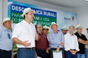 O governador Carlos Massa Ratinho Junior apresentou nesta quinta-feira (6) ao setor cooperativista o programa Descomplica Rural, criado para facilitar a emissão de licenciamentos ambientais. O objetivo é induzir o desenvolvimento sustentável com metodologia mais moderna, e permitir a geração de novos negócios e mais empregos no setor. A exposição detalhada das mudanças aconteceu na Casa Paraná Cooperativo, no Show Rural, em Cascavel.