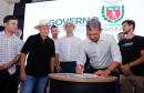 Protocolo de intenções foi assinado governador Carlos Massa Ratinho Junior. Medida vai beneficiar mais de 50 cidades da região oeste com expertise da Celepar.
Foto: Rodrigo Felix Leal