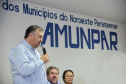 Os prefeitos que integram a Associação dos Municípios do Noroeste Paranaense (Amunpar) receberam orientações e conheceram um pouco mais sobre as ações do Governo do Paraná no combate à dengue. O secretário de Estado da Saúde, Beto Preto, esteve na manhã desta sexta-feira (7), em Paranavaí, na posse da nova diretoria da entidade, que congrega 28 municípios, e falou aos gestores sobre o panorama da dengue no Paraná.  -  Paranavaí, 07/02/2020  -  Foto: Ivan Fuquini/Divulgação SESA