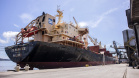 Os portos de Paranaguá e Antonina movimentaram 3,44 milhões de toneladas de carga nos primeiros 31 dias do ano. Janeiro foi um mês de alta nos volumes de carga geral e granéis líquidos, tanto importação quanto exportação. Os terminais paranaenses apostam na multimodalidade e tiveram destaque no embarque de açúcar em saca, contêineres, óleo vegetal e derivados de petróleo.  -  Paranaguá, 20/02/2020  -  Foto: Claudio Neves/Portos do Paraná