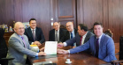 O Governo do Estado enviou nesta segunda-feira (10) à Assembleia Legislativa seis projetos de lei, os primeiros encaminhados pelo Executivo este ano. As propostas, que foram entregues pelo chefe da Casa Civil, Guto Silva, ao presidente da Assembleia, Ademar Traiano, aumentam a transparência e agilidade do governo e promovem melhorias nas políticas públicas e no serviço prestado à população.  -  Curitiba, 10/02/2020  -  Foto: Divulgação Casa Civil Governo do Paraná