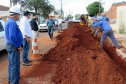 Estão sendo finalizadas as obras de ampliação dos sistemas de abastecimento de água e de coleta e tratamento de esgoto de Apucarana. Na foto,  Prefeito Júnior da Femac visita obras de esgoto na região Sul  -  Curitiba, 13/03/2020  -  Foto: Divulgação SANEPAR