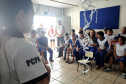 Cerca de 100 estudantes da Escola de Educação Especial Bem Me Quer, de Matinhos, tiveram a oportunidade de conhecer e interagir com os policiais.
Foto: PCPR