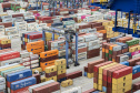 A movimentação de contêineres pelo Porto de Paranaguá aumentou 29% em janeiro deste ano, na comparação com o primeiro mês de 2019. De acordo com a empresa que administra o Terminal de Contêineres de Paranaguá (TCP), os 84.601 TEUs (unidade de medida equivalente a 20 pés) movimentados em 31 dias é um recorde histórico. Além da marca alcançada, também chama a atenção a diversidade das cargas movimentadas nos contentores.