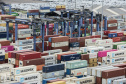 A movimentação de contêineres pelo Porto de Paranaguá aumentou 29% em janeiro deste ano, na comparação com o primeiro mês de 2019. De acordo com a empresa que administra o Terminal de Contêineres de Paranaguá (TCP), os 84.601 TEUs (unidade de medida equivalente a 20 pés) movimentados em 31 dias é um recorde histórico. Além da marca alcançada, também chama a atenção a diversidade das cargas movimentadas nos contentores.