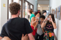 O Centro Juvenil de Artes (CJA) da Secretaria de Estado da Comunicação Social e da Cultura (SECC), instituição dedicada à formação artística de crianças e jovens no Paraná, está com inscrições abertas para o 1º semestre de 2020. São oito opções de cursos: Artes Visuais, Desenho, Fotografia, Modelagem, Mosaico, Pintura, Teatro e Videoarte, destinados a crianças e adolescentes de 8 a 17 anos. As aulas iniciam no dia 2 de março e vão até 26 de junho de 2020. 