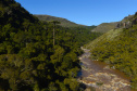 Localizado no município de Tibagi, a 200 km de Curitiba, o Parque Estadual do Guartelá abrange uma área de 798,97 hectares em meio à vegetação nativa, quedas d?água, corredeiras, formações areníticas, vales, inscrições rupestres de aproximadamente sete mil anos.Foto: Denis Ferreira Netto/SEDEST