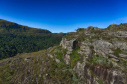 Localizado no município de Tibagi, a 200 km de Curitiba, o Parque Estadual do Guartelá abrange uma área de 798,97 hectares em meio à vegetação nativa, quedas d?água, corredeiras, formações areníticas, vales, inscrições rupestres de aproximadamente sete mil anos.Foto: Denis Ferreira Netto/SEDEST