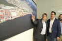O governador Carlos Massa Ratinho Junior e o ministro de Infraestrutura, Tarcísio Freitas, assinaram nesta quinta-feira (27), às 10 horas, o contrato com a Klabin de arrendamento de área no Porto de Paranaguá, para movimentação de celulose. A assinatura será na sede administrativa do Porto de Paranaguá. 