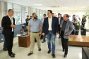 O governador Carlos Massa Ratinho Junior e o ministro de Infraestrutura, Tarcísio Freitas, assinaram nesta quinta-feira (27), às 10 horas, o contrato com a Klabin de arrendamento de área no Porto de Paranaguá, para movimentação de celulose. A assinatura será na sede administrativa do Porto de Paranaguá. 