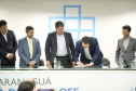 O governador Carlos Massa Ratinho Junior e o ministro de Infraestrutura, Tarcísio Freitas, assinaram nesta quinta-feira (27), às 10 horas, o contrato com a Klabin de arrendamento de área no Porto de Paranaguá, para movimentação de celulose. A assinatura será na sede administrativa do Porto de Paranaguá. 
