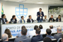 O governador Carlos Massa Ratinho Junior e o ministro de Infraestrutura, Tarcísio Freitas, assinaram nesta quinta-feira (27), às 10 horas, o contrato com a Klabin de arrendamento de área no Porto de Paranaguá, para movimentação de celulose. A assinatura será na sede administrativa do Porto de Paranaguá. 