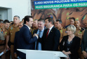 O governador Carlos Massa Ratinho Junior formalizou nesta terça-feira (03) o início do concurso para contratação de 2.400 policiais e bombeiros militares. Em solenidade no Palácio Iguaçu, o governador firmou o contrato com a Fundação da Universidade Federal do Paraná (Funpar), que será a responsável pela organização do concurso.