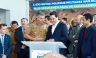 O governador Carlos Massa Ratinho Junior formalizou nesta terça-feira (03) o início do concurso para contratação de 2.400 policiais e bombeiros militares. Em solenidade no Palácio Iguaçu, o governador firmou o contrato com a Fundação da Universidade Federal do Paraná (Funpar), que será a responsável pela organização do concurso.