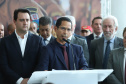 O governador Carlos Massa Ratinho Junior formalizou nesta terça-feira (03) o início do concurso para contratação de 2.400 policiais e bombeiros militares. Em solenidade no Palácio Iguaçu, o governador firmou o contrato com a Fundação da Universidade Federal do Paraná (Funpar), que será a responsável pela organização do concurso.
