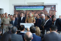 O governador Carlos Massa Ratinho Junior formalizou nesta terça-feira (03) o início do concurso para contratação de 2.400 policiais e bombeiros militares. Em solenidade no Palácio Iguaçu, o governador firmou o contrato com a Fundação da Universidade Federal do Paraná (Funpar), que será a responsável pela organização do concurso.