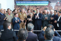O governador Carlos Massa Ratinho Junior formalizou nesta terça-feira (03) o início do concurso para contratação de 2.400 policiais e bombeiros militares. Em solenidade no Palácio Iguaçu, o governador firmou o contrato com a Fundação da Universidade Federal do Paraná (Funpar), que será a responsável pela organização do concurso.