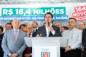 Veículos repassados pelo governador Ratinho Junior beneficiam 96 municípios e estão dentro da política de levar a saúde para mais perto das pessoas. Investimento foi de R$ 16,4 milhões e faz parte de um pacote que poderá abranger 1.500 equipamentos nos próximos meses.
Foto: Rodrigo Felix Leal