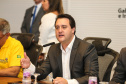 O Governador Carlos Massa Ratinho Junior acompanha nesta quarta-feira (4), o balanço das ações e dos atendimentos feitos durante a temporada Verão Maior 2019/2020, no Litoral e no Interior do Estado. Acompanhado do o secretário da Segurança Pública, Romulo Marinho, coordenador do Verão Maior.   Curitiba, 04/03/2020 - Foto: Geraldo Bubniak/AEN