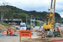Depois de mais de 30 anos de espera pela população, as obras de duplicação da PR-092, a Rodovia dos Minérios, estão saindo do papel. O governador Carlos Massa Ratinho Junior vistoriou as obras nesta quinta-feira (05), no trecho entre Curitiba e Almirante Tamandaré. 