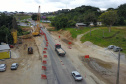Depois de mais de 30 anos de espera pela população, as obras de duplicação da PR-092, a Rodovia dos Minérios, estão saindo do papel. O governador Carlos Massa Ratinho Junior vistoriou as obras nesta quinta-feira (05), no trecho entre Curitiba e Almirante Tamandaré. 