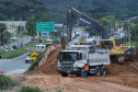 Depois de mais de 30 anos de espera pela população, as obras de duplicação da PR-092, a Rodovia dos Minérios, estão saindo do papel. O governador Carlos Massa Ratinho Junior vistoriou as obras nesta quinta-feira (05), no trecho entre Curitiba e Almirante Tamandaré. 