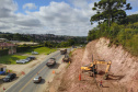 Depois de mais de 30 anos de espera pela população, as obras de duplicação da PR-092, a Rodovia dos Minérios, estão saindo do papel. O governador Carlos Massa Ratinho Junior vistoriou as obras nesta quinta-feira (05), no trecho entre Curitiba e Almirante Tamandaré. 