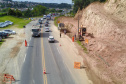 Depois de mais de 30 anos de espera pela população, as obras de duplicação da PR-092, a Rodovia dos Minérios, estão saindo do papel. O governador Carlos Massa Ratinho Junior vistoriou as obras nesta quinta-feira (05), no trecho entre Curitiba e Almirante Tamandaré. 