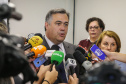 O secretário de Estado da Saúde, Beto Preto, e a secretária municipal de Saúde de Curitiba, Márcia Huçulak, apresentam em entrevista coletiva os números e informações sobre os casos em investigação do coronavírus (Covid-19), nesta quinta-feira (12) na Secretaria de Estado da Saúde.  12/03/2020  -  Foto: Geraldo Bubniak/AEN